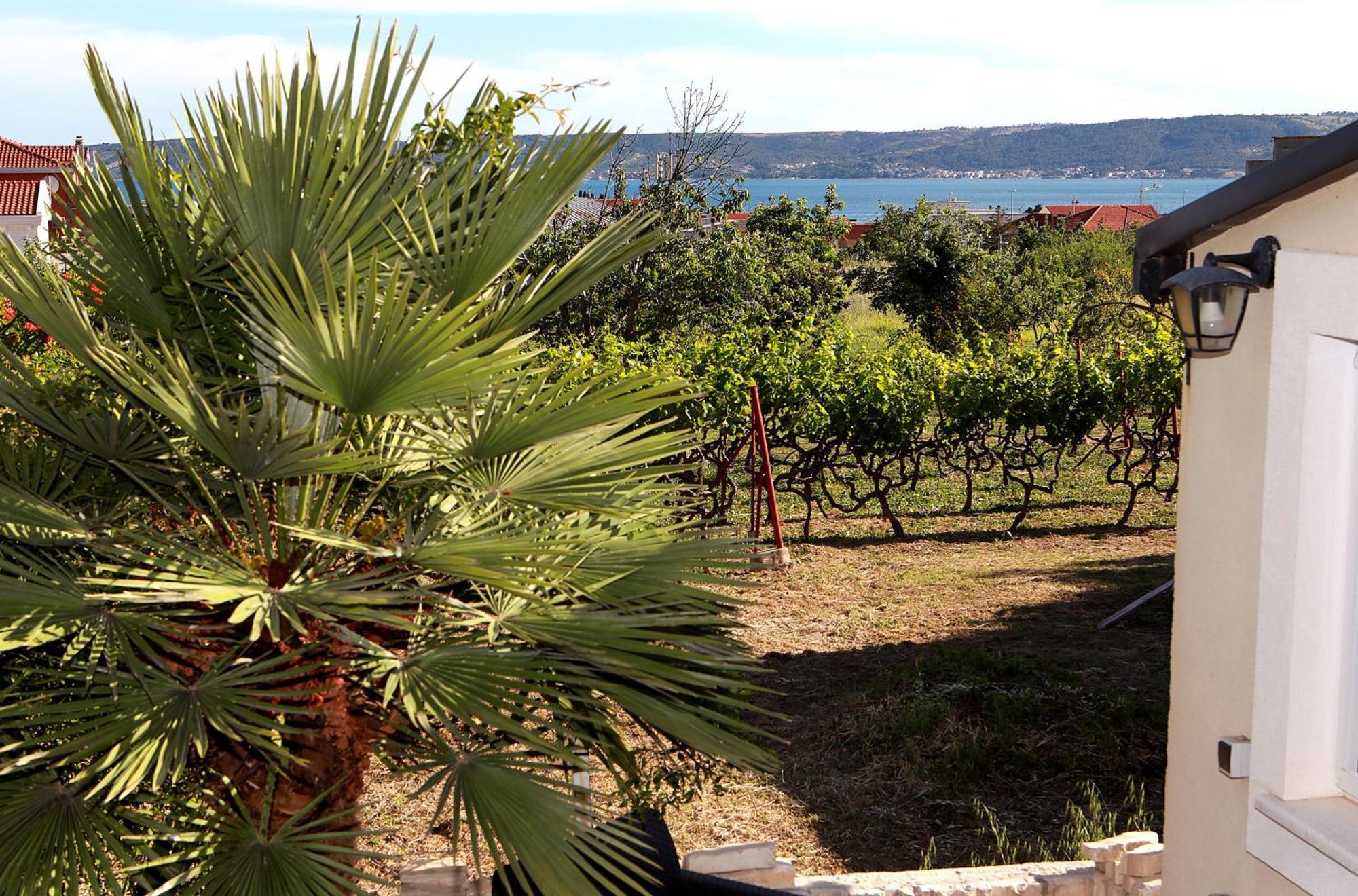 Mediterrianen Paradise Apartment Kastela Exterior photo